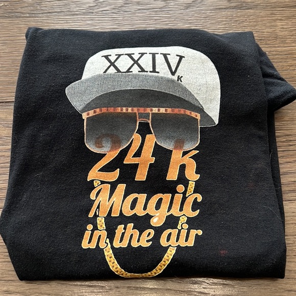Bruno Mars 24K Magic in the Air concert tour shirt youth sized - Picture 9 of 10